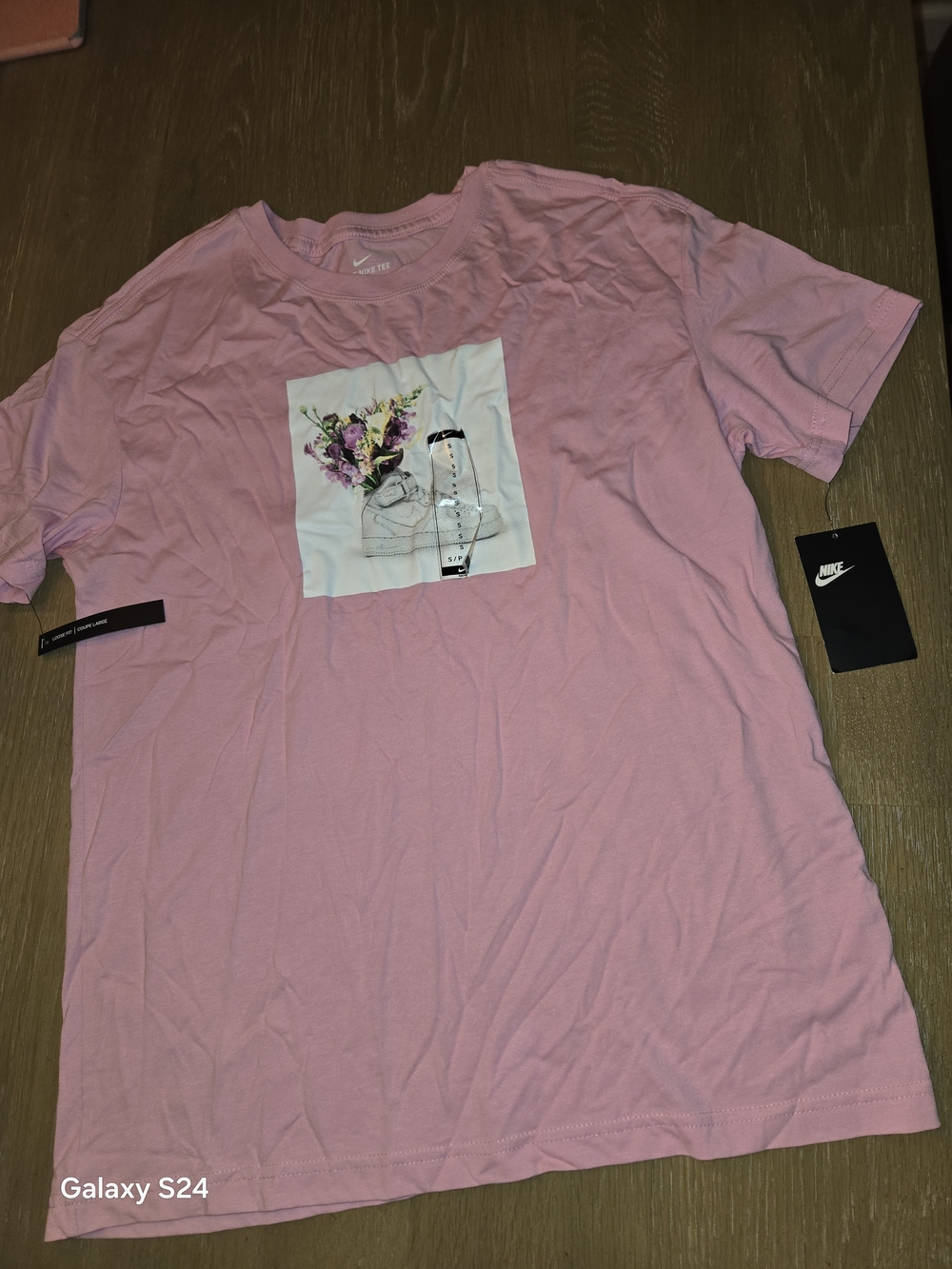 The Nike Tee Loose Fit Womens S Pink Graphic New